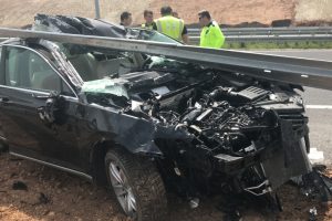 Feci kaza! Baba &ouml;ld&uuml;, eşi ve kızı yaralı