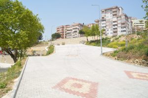 Bursa Gemlik Belediyesi yol yapım &ccedil;alışmalarını s&uuml;rd&uuml;r&uuml;yor