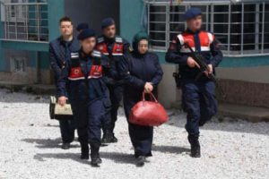 FET&Ouml; ş&uuml;phelisi &ouml;ğretmen &ccedil;ift yakalandı