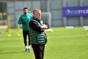 Bursaspor Teknik Direkt&ouml;r&uuml; Bakkal: Bu işin altından kalkacağımıza inanıyorum