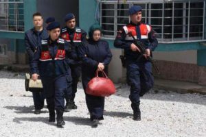 FET&Ouml; soruşturması kapsamında aranan &ouml;ğretmen &ccedil;ift yakalandı