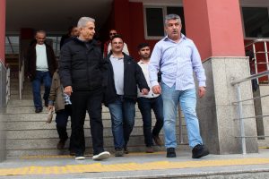 Cezaları onanan Cumhuriyet gazetesi eski &ccedil;alışanları teslim oldu