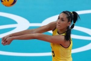 Voleybolcu Jacqueline Carvalho canlı yayında bayıldı!