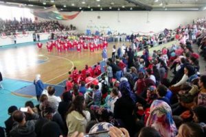 T&uuml;rkiye'nin en kalabalık ilkokulunda '23 Nisan' 4 g&uuml;nde kutlandı