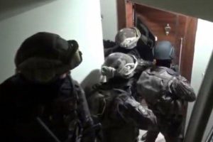 Mahkumların hesaplarını boşaltan &ccedil;eteye operasyon