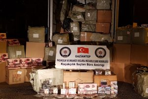 Binlerce ka&ccedil;ak kozmetik &uuml;r&uuml;n ele ge&ccedil;irildi