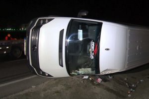 Dağcıları taşıyan minib&uuml;s kaza yaptı!
