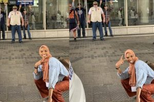 İslam karşıtları &ouml;n&uuml;nde selfie &ccedil;eken M&uuml;sl&uuml;man kızın fotoğrafı viral oldu