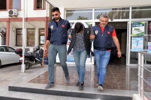 'Emniyet amiriyim' yalanıyla dolandırmış!