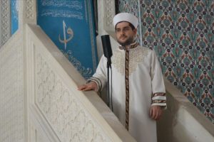 İmamlar hutbeyi 'prompter'den okuyacak