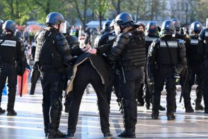 Fransa'da polis şiddetine 220 adli soruşturma
