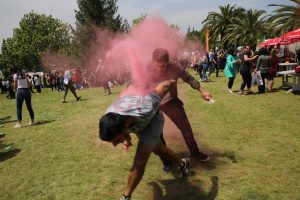 Geleneksel Color Fest etkinliğinden renkli g&ouml;r&uuml;nt&uuml;ler