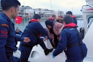 28 ka&ccedil;ak g&ouml;&ccedil;men yakalandı