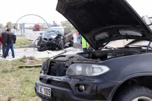 Hurdaya d&ouml;nen ara&ccedil;tan sağ &ccedil;ıktılar!