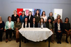 Adana'da, kadınlardan &ccedil;ocuğun cinsel istismarına tepki
