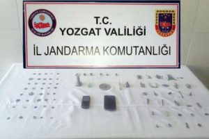 83 adet sikke ele ge&ccedil;irildi