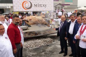 Kumluca'da yağlı g&uuml;reşler başladı