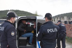 K&uuml;tahya'da iğren&ccedil; olay! K&ouml;peğe tecav&uuml;z ederken yakalandılar