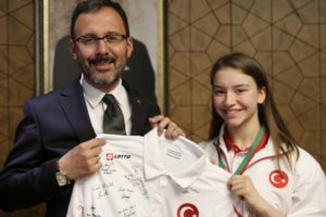 Bakan Kasapoğlu: Rol modellerin sayısını artıracağız