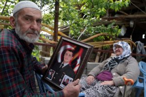 Şehit torununun acısıyla fel&ccedil; ge&ccedil;iren eşinin 'her şeyi' oldu
