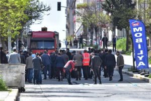 Belediye Başkanı'ndan a&ccedil;ıklama geldi! Sokak ve caddelerde &ccedil;atlak oluşmuştu...