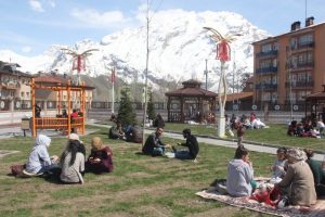 Vatandaşlar piknik yerine parkları tercih etti