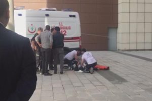 İstanbul'da Evlendirme Dairesi'nin &ouml;n&uuml;nde silahlı kavga!