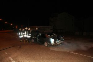 Araması olan şahıslar, kazada yaralanınca yakalandı