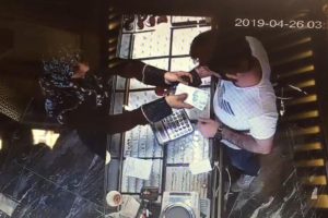 Yalovalı kuyumcu son anda fark etti