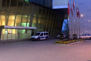Doktor hastanedeki odasında &ouml;l&uuml; bulundu