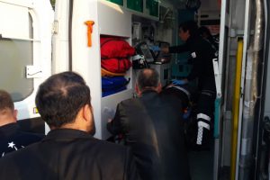 Motosikletin &ccedil;arptığı gen&ccedil; kız, ağır yaralandı