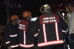 Ara&ccedil;ta sıkışan kadına iki saatlik kurtarma operasyonu