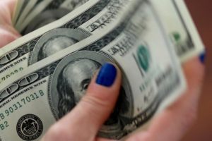 "Dolar arttı para kazandım demek kadar yanlış bir d&uuml;ş&uuml;nce olamaz"
