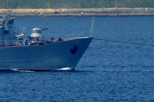 Arızalı gemi &Ccedil;anakkale Boğazı'ndan ge&ccedil;ti