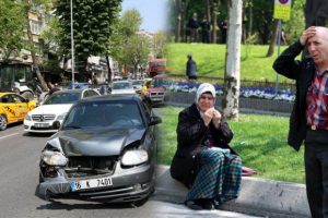 Zincirleme kaza! Bursa plakalı otomobilin i&ccedil;indekiler...