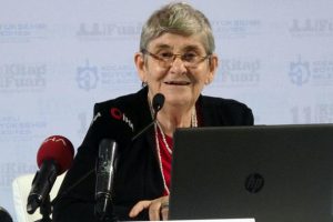 Canan Karatay yine şaşırttı: &Ccedil;aya tereyağı koyun...