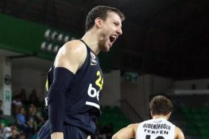 Fenerbah&ccedil;e'den Da&ccedil;ka'ya 15 sayılık fark