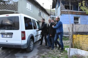 Top oynayan &ccedil;ocuklara sinirlenip av t&uuml;feğiyle ateş a&ccedil;tı