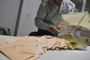 İspanya'da en fazla oyu Sosyalist Parti aldı