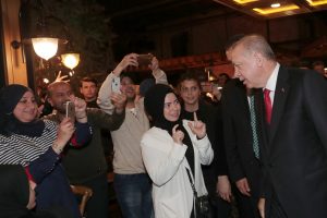 Cumhurbaşkanı Erdoğan vatandaşlarla bir araya geldi