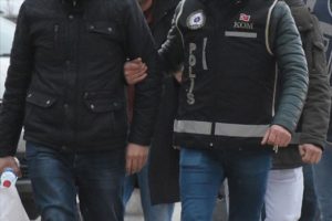 İzmir'de ter&ouml;r operasyonu: 7 g&ouml;zaltı