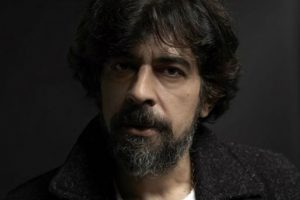 Okan Bay&uuml;lgen, Uykusuzlar Kul&uuml;b&uuml; ile ekranlara d&ouml;n&uuml;yor!
