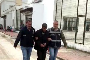 Adana'da aranan h&uuml;k&uuml;ml&uuml; yakalandı