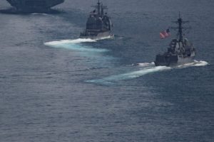ABD savaş gemileri Tayvan Boğazı'nda