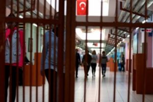 Cezaevinde kadınları ağır işlerde &ccedil;alıştırıyorlar iddiası