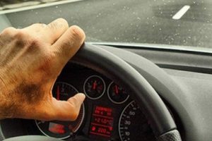 Yaşlı adam direksiyon başında kalp krizi ge&ccedil;irdi