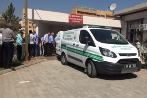 Otomobilin &ccedil;arptığı yaya can verdi!