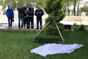Cansız bedeni l&uuml;ks rezidansın bah&ccedil;esinde bulundu
