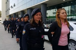 Bursa'da &ccedil;elik kasalarla uyuşturucu taşıyan &ccedil;ete hakim karşısında