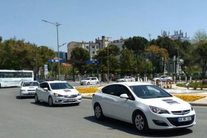 Otomobil sevdalılarından &ccedil;ocuk istismarına tepki